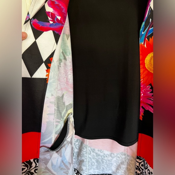 Vibrant Floral Knit Jacket by Pleats Collection 🪴 - Picture 4 of 8